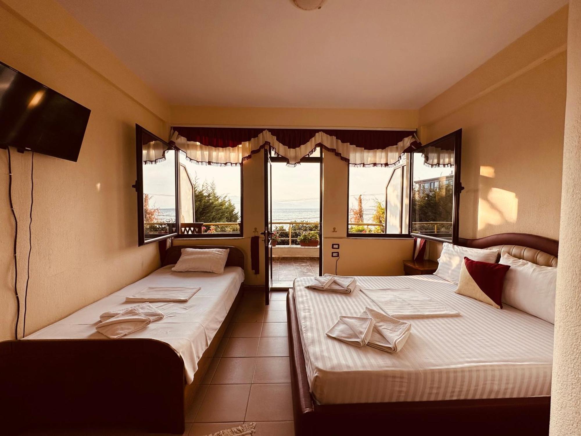 Hotel Saint Marena โปกราเดซ ภายนอก รูปภาพ